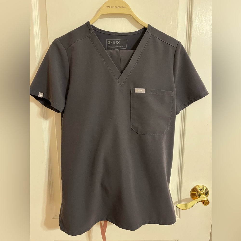 Figs scrubs set. Catarina one pocket scrub top and Zamora jogger scrub pants.